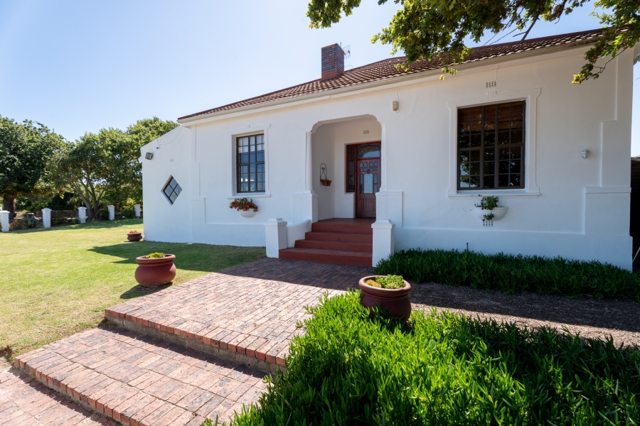 6 Bedroom Property for Sale in Stellenbosch Farms Western Cape